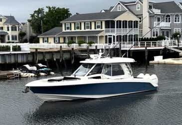 35' Boston Whaler 2021 Yacht For Sale